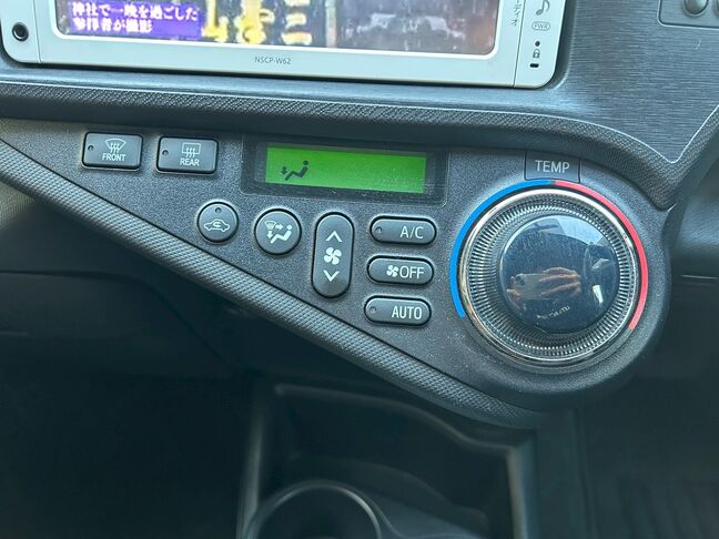 操作性に優れた大型ダイヤル式を採用。【アクア】